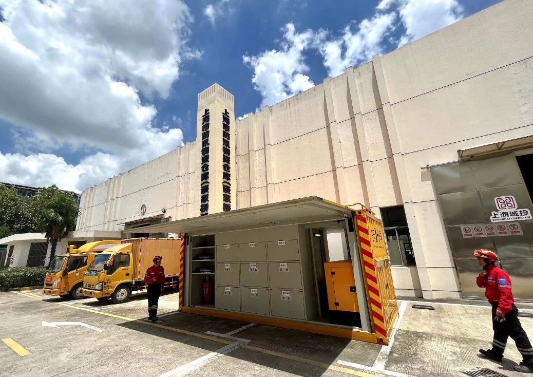 &ldquo;雙開門&rdquo;智能應急集裝箱、可&ldquo;接龍&rdquo;超1公里移動排水泵車&mdash;&mdash;上海規(guī)模最大防汛物資倉庫里全是寶